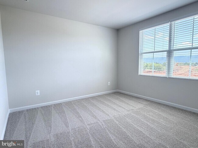 Building Photo - 785 Hisey Ave