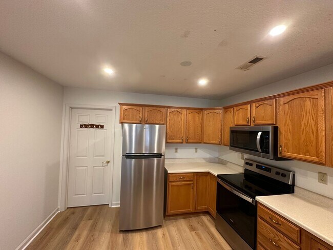 Building Photo - 2 Bedroom / 1 Bath Home Kingsport TN