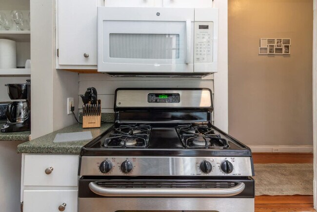 Building Photo - 737 3rd Ave