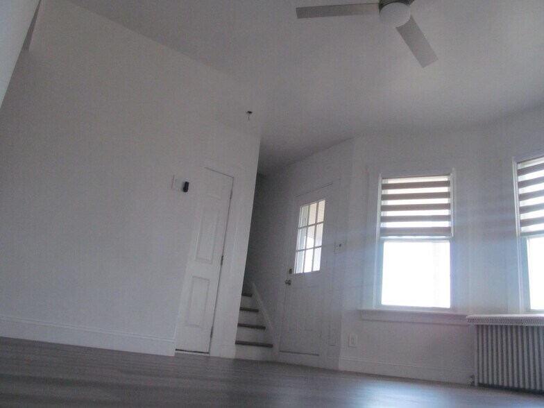 Living Room-pic 2 - 307 N 7th St