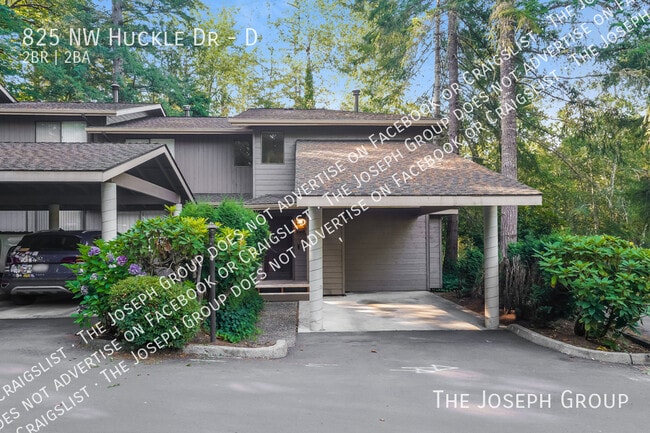 Building Photo - 825 NW Huckle Dr