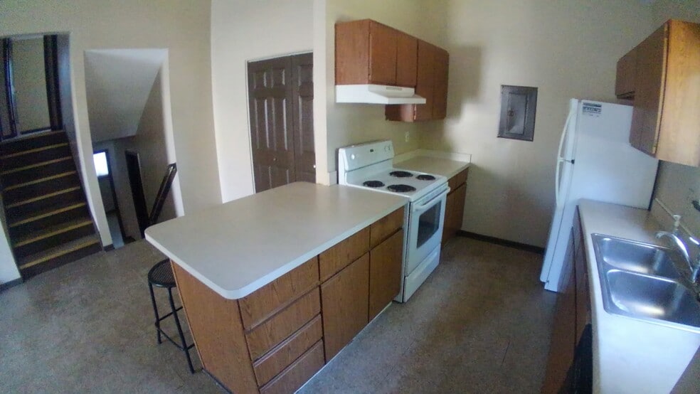 Kitchen - 1302 Albert Ave