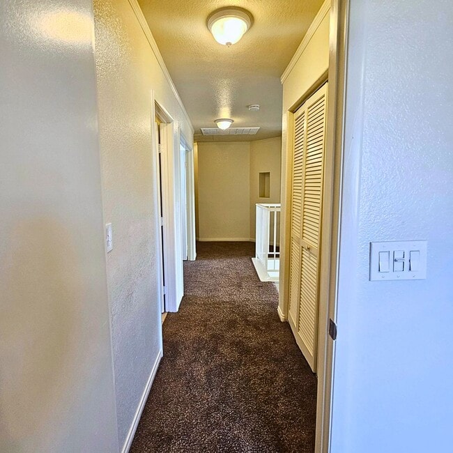 Building Photo - MOVE-IN READY 4BR/3BA SINGLE FAMILY HOME I...