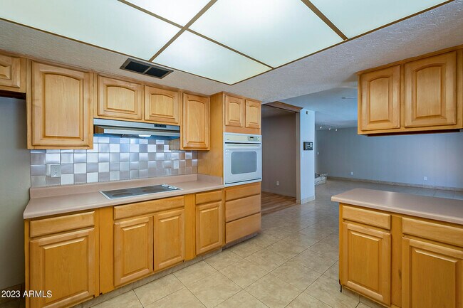 Building Photo - 5802 W Frier Dr