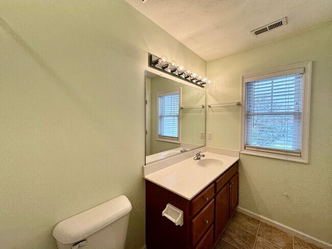 Building Photo - Beautiful 3 Bedroom Duplex by the Beach! A...