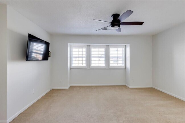 Building Photo - 7094 Stonington Dr NE