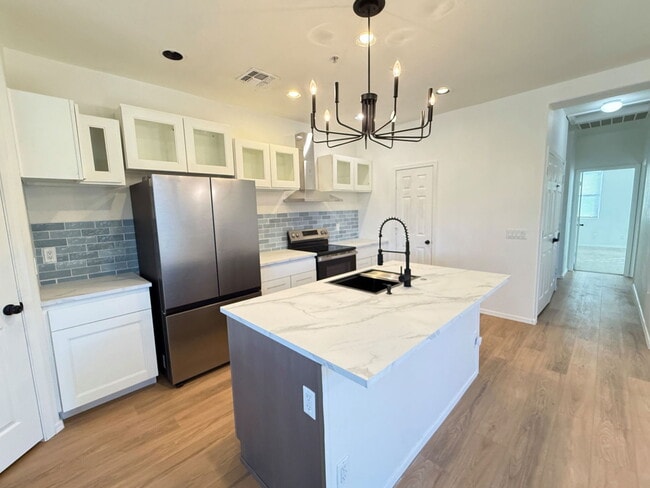 Building Photo - 1330 S Aaron