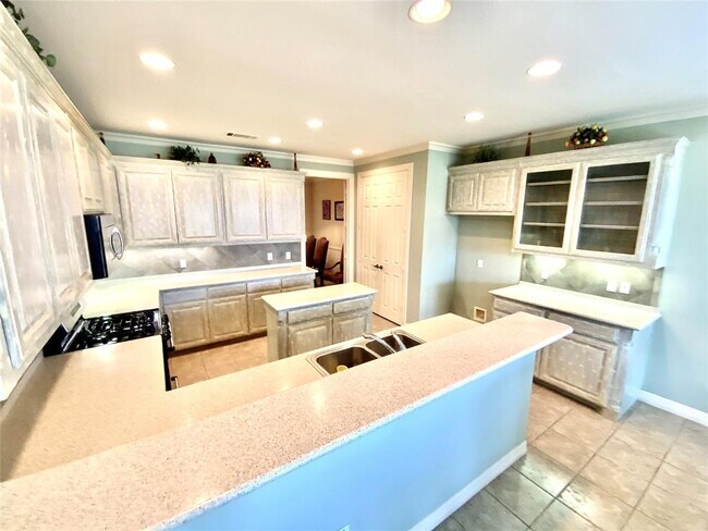 Building Photo - 614 Killarney