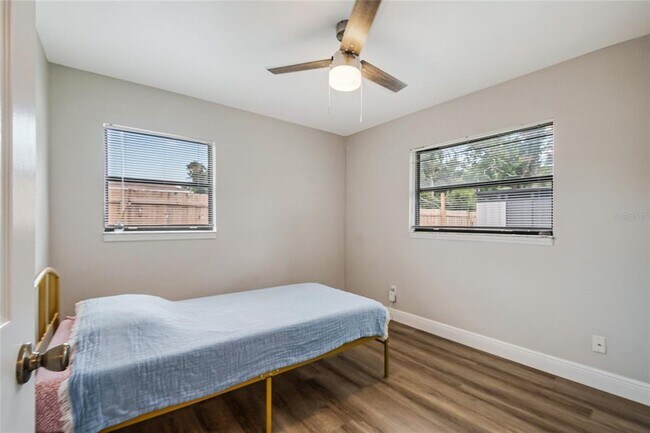 Building Photo - 211 Woodmere Blvd