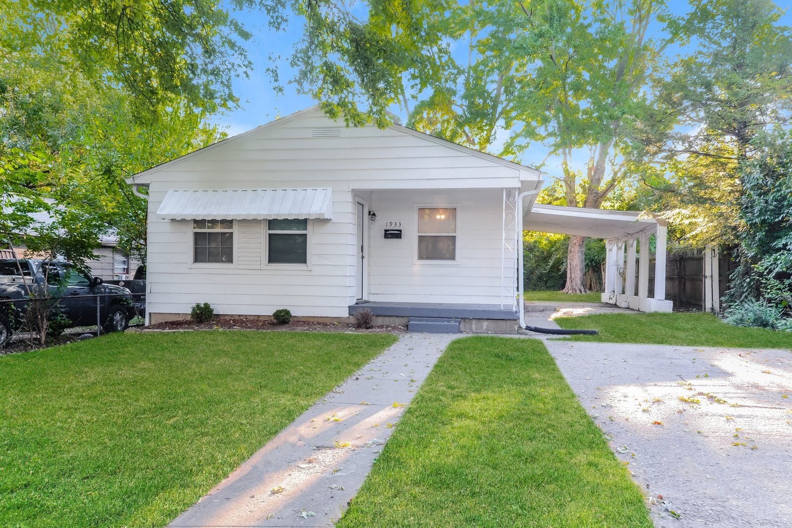 Building Photo - 1933 Dequincy St