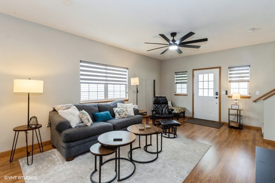 Living Room - 2762 Irving Ave