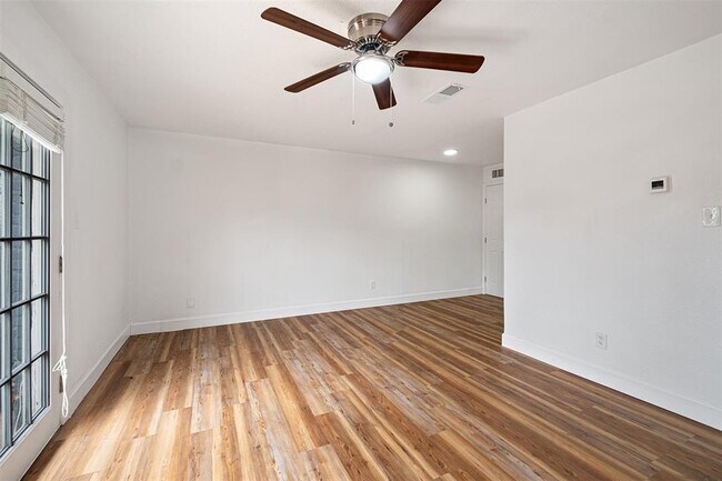 Building Photo - 2217 Mission Hill Dr