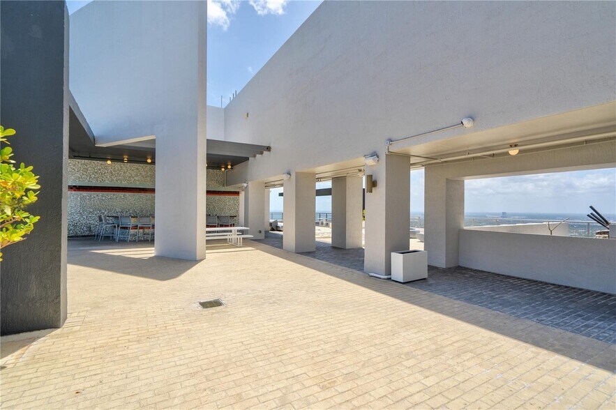 Building Photo - 60 SW 13th St