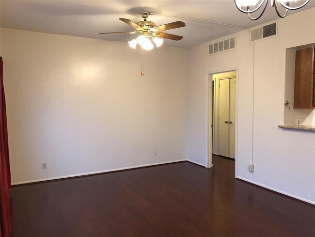 Building Photo - 2211 S Braeswood Blvd