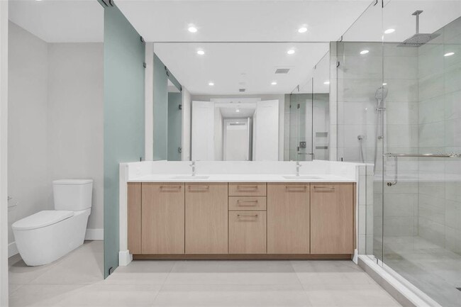 Building Photo - 275 1st Ave S