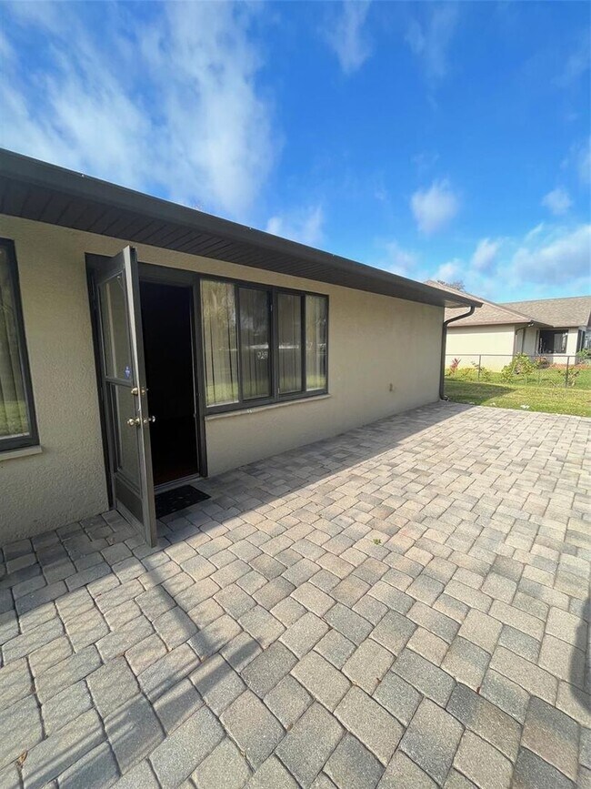 Building Photo - East Lake Reserve Home