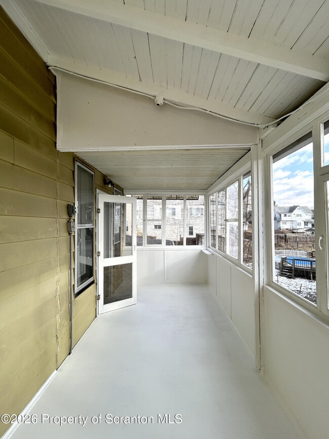 Building Photo - 210 N Bromley Ave