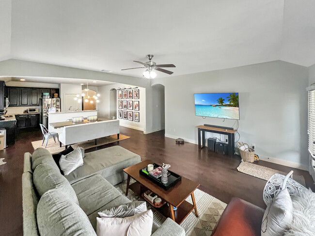 Building Photo - 2691 Costa Mesa Dr