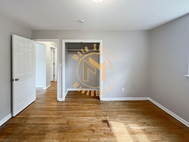 Building Photo - 800 S Sawyer St