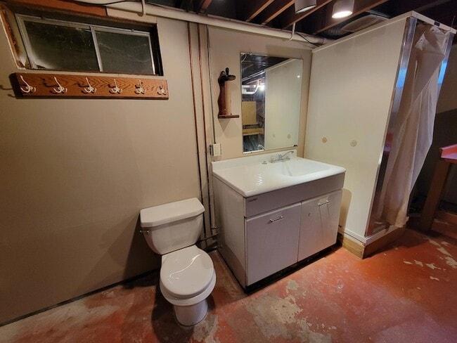 Building Photo - 205 Sharon St