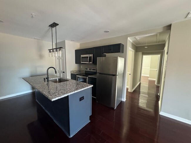 Primary Photo - Gorgeous 3 Bedroom / 2 bath Loft in Downto...