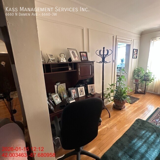 Building Photo - 6660 N Damen Ave