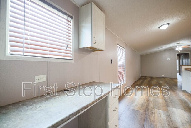 Building Photo - 1114 Tres Picos