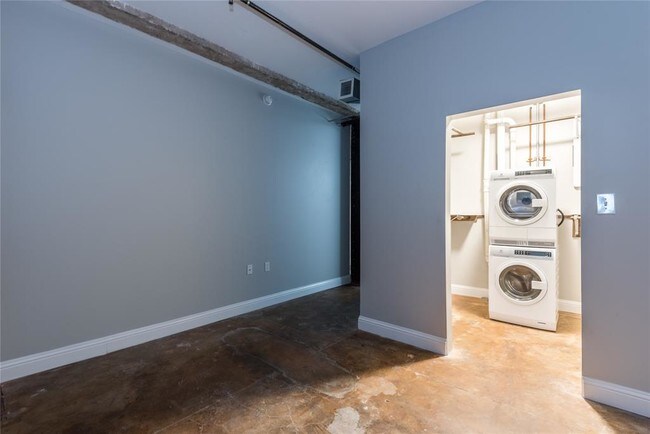 Building Photo - 909 Texas St