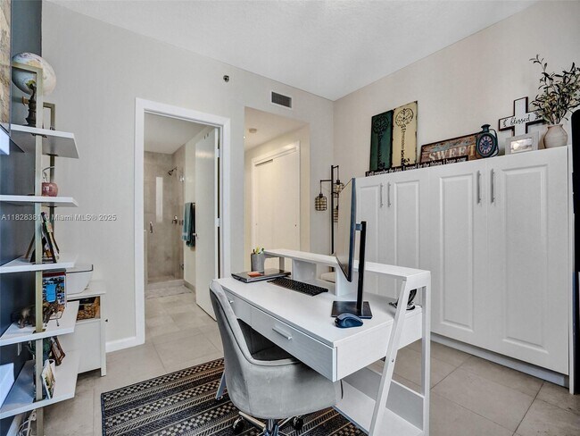 Building Photo - 1050 Brickell Ave