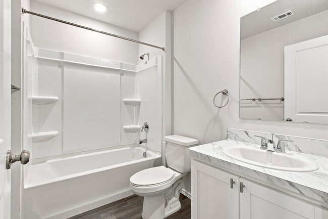 Building Photo - 3362 Northwestern Dr