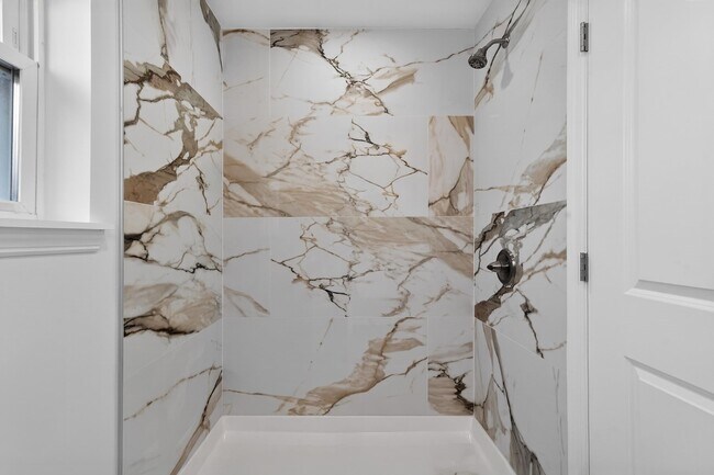 Building Photo - 40 E 5th St