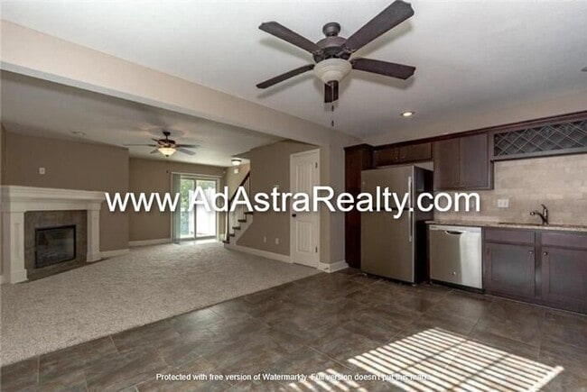 Building Photo - Gorgeous Like New KCMO Townhome-Available ...