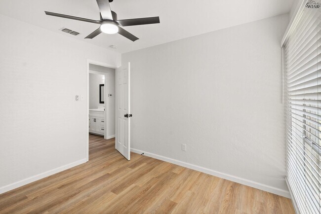 Building Photo - 5 Chanute Cir