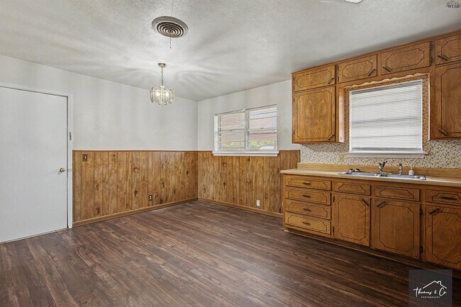 Building Photo - 2310 Reilly Rd