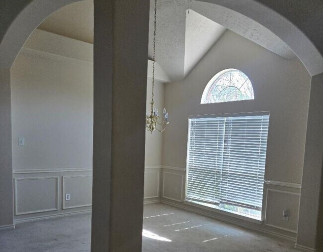 Building Photo - 5719 Candlecreek Dr