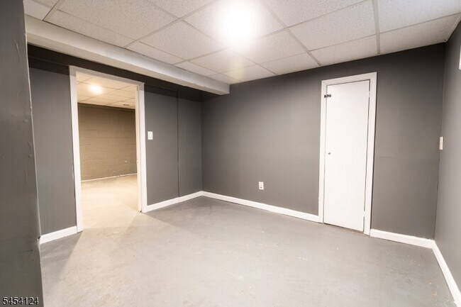 Building Photo - 640 Warfield Rd