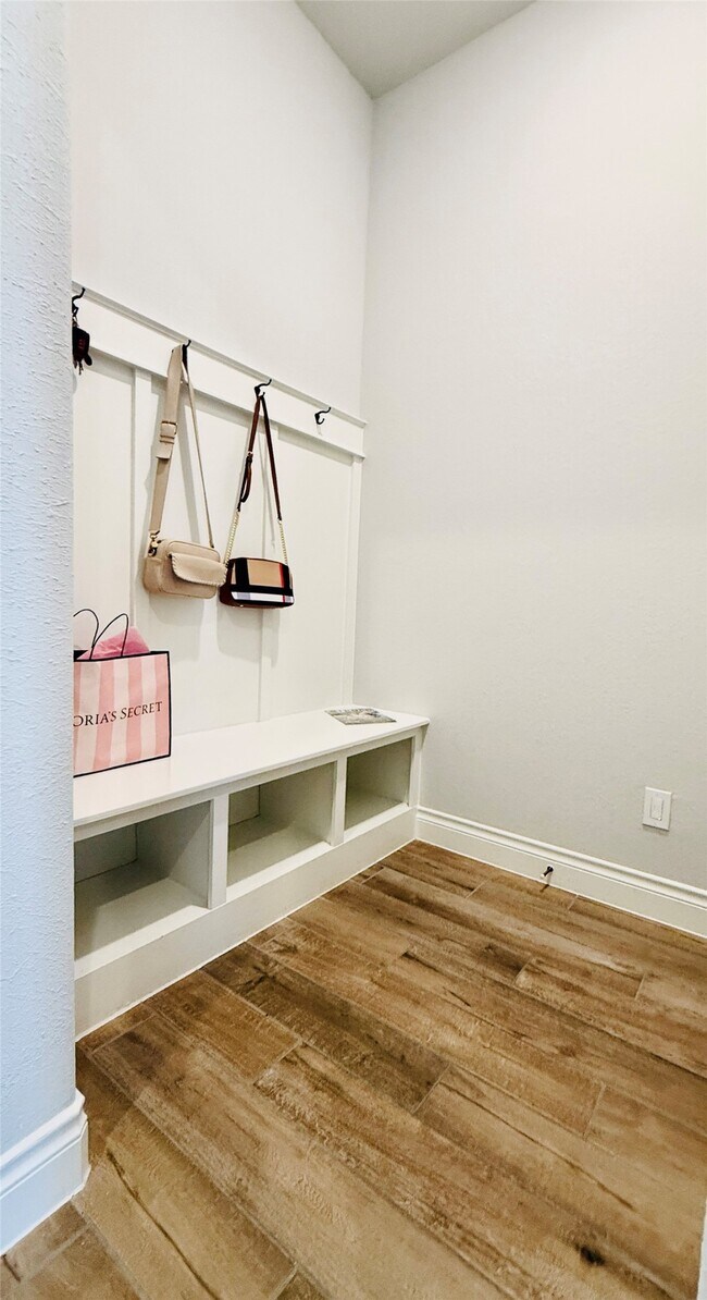 Building Photo - 2915 Finch Ct