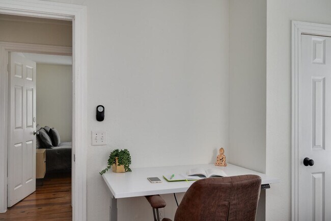 Building Photo - 1307 Formosa Ave