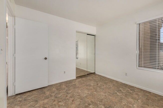 Building Photo - REDUCED RENT!!! 3 bed 2 bath condo, Alma School and Elliot