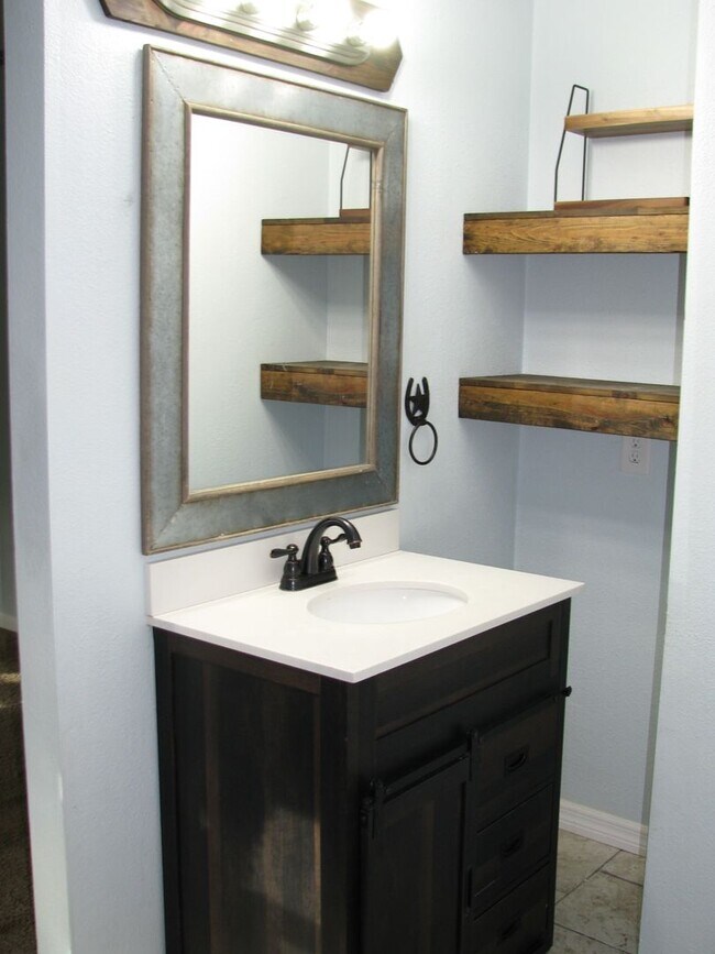 Building Photo - Beautiful 11.16 Acre Farm with Lots of Amenities!