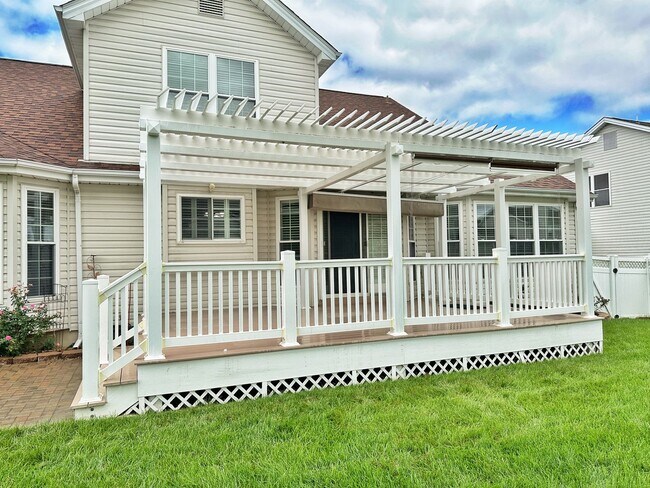 Building Photo - 6 Savannah Hill Dr