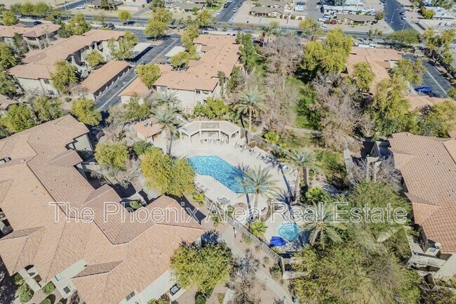 Building Photo - 1351 N Pleasant Dr