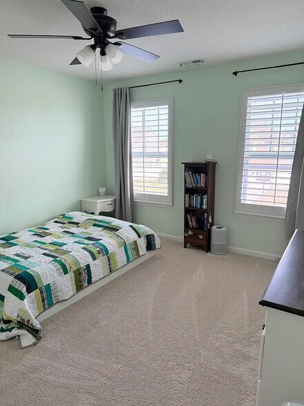 Building Photo - 931 Painted Lady Pl