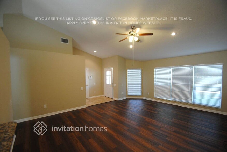 Building Photo - 829 W Charing Cross Cir