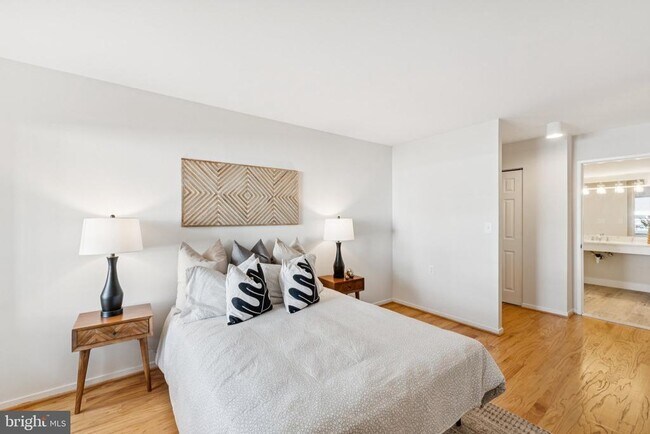 Building Photo - 2320 Wisconsin Ave NW