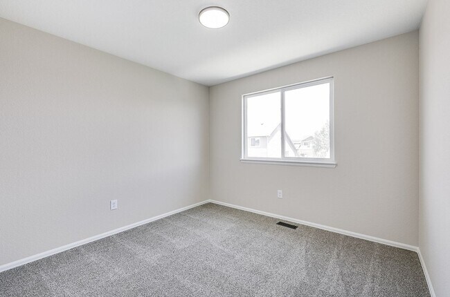 Building Photo - Totally Updated 3 Bedroom 4 Bath home