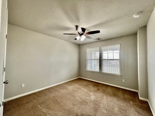 Building Photo - Charming 2 Story, 2 Bedroom, 2.5 Bathroom Home in Blanco Vista