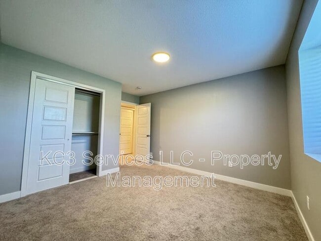 Building Photo - 2026 SW Holdbrooks Dr