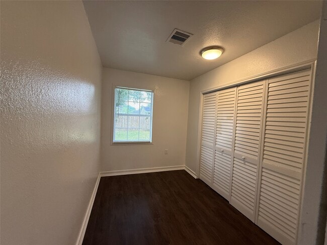 Building Photo - 9433 Rosehaven Dr