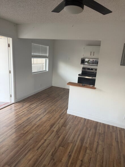 Building Photo - 2829 Van Buren St